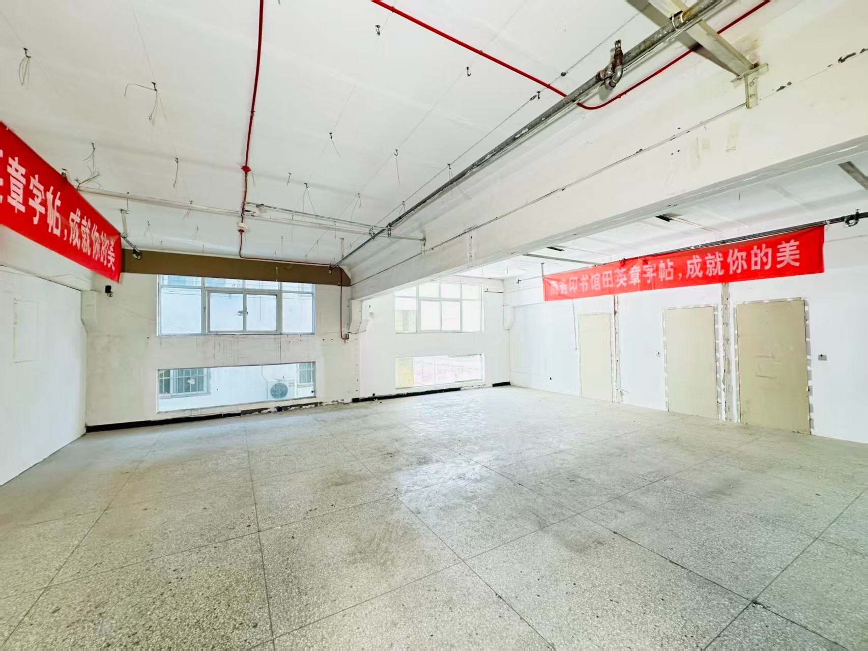 棉麻路重点吸引人工智能应用、数字经济、电商直播、智能制造服务、软件开发、科技创新企业及创业团队入驻